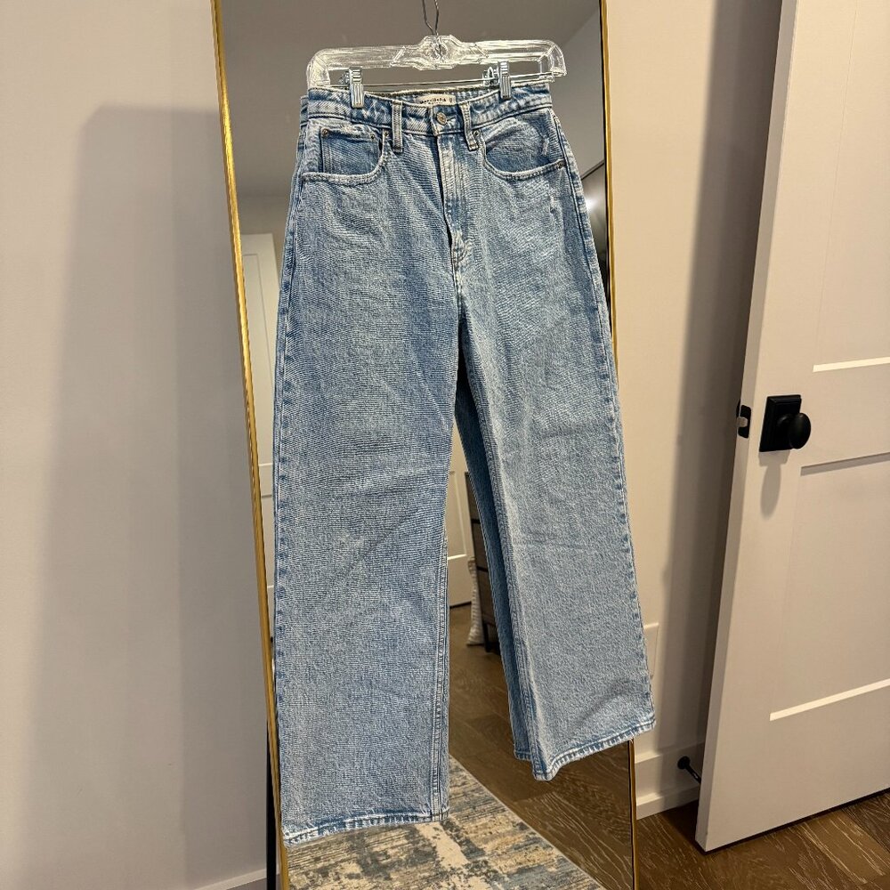 Abercrombie & Fitch Curve Love High Rise 90s Relaxed Jean - Extra Short